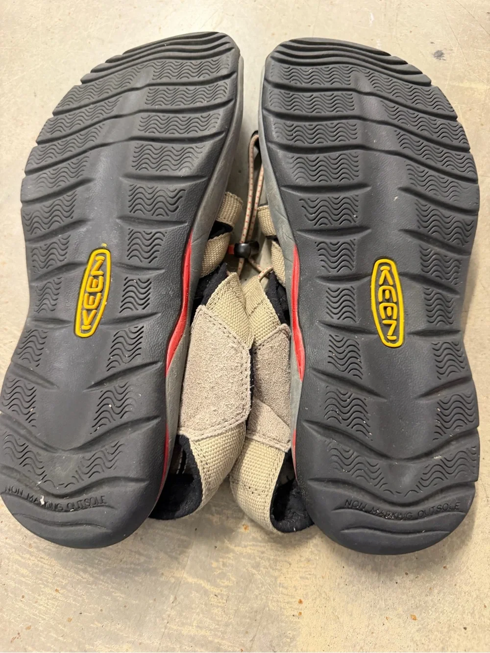 KEEN Newport H2 Waterproof Sandals Men’s 9.5 Beige Gray Closed Toe Hiking